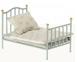 Mouse – Vintage bed