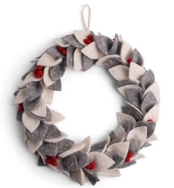 Big White/Grey Wreath W/Berries