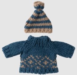 Knitted sweater and hat for Dad Mouse