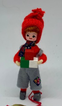 2026 Anne Beate Design – Boy with Blocks