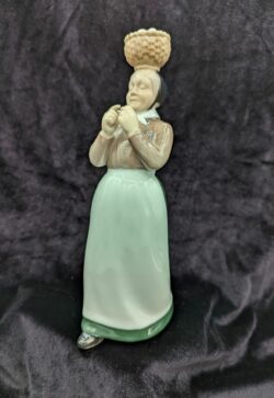 The Woman with the Eggs
