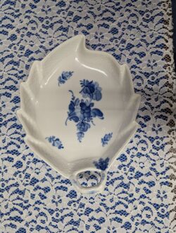 Royal Copenhagen Blue Flowers Braided 9" Leaf Plate