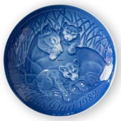 1982 "Lioness and Cubs"