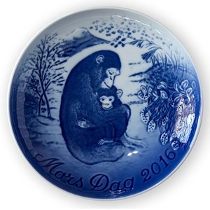 2016 "Chimpanzee with Infant"